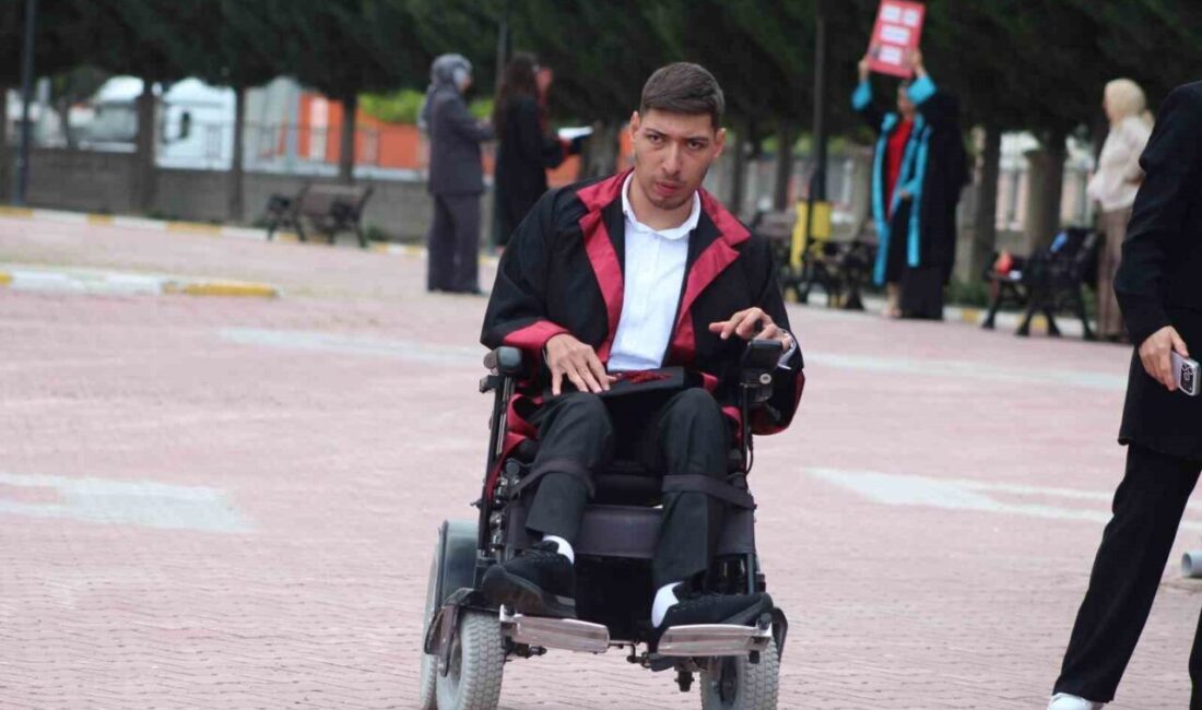 Konya’nın Karapınar ilçesinde yaşayan doğuştan bedensel engelli 21 yaşındaki Mehmet