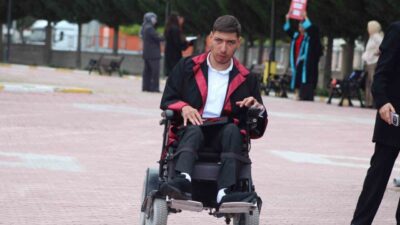 Konya’nın Karapınar ilçesinde yaşayan doğuştan bedensel engelli 21 yaşındaki Mehmet