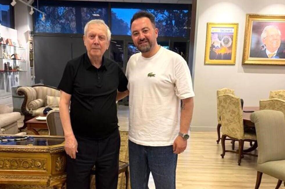 Erzurum Fenerbahçeliler Derneği Başkanı Türker Özkara ve dernek üyeleri, Fenerbahçe