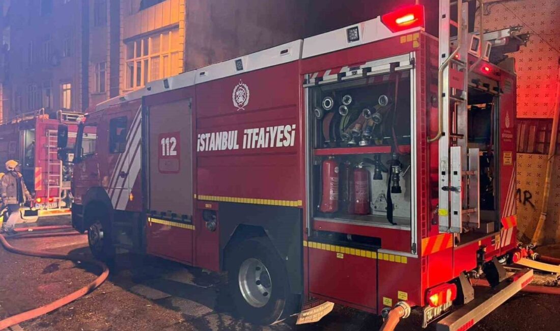 İstanbul Esenler’de içerisinde iplik ve hurdalık eşya bulunan depoda yangın