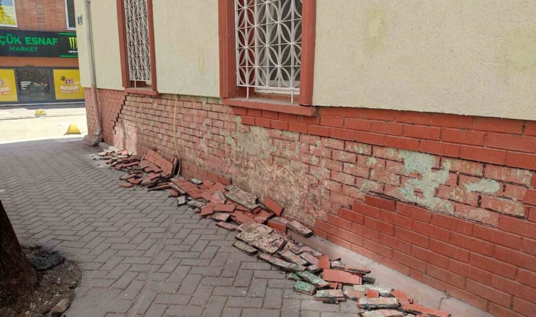 Eskişehir’in Tepebaşı ilçesinde bir caminin dış cephesindeki estetik amaçlı süs