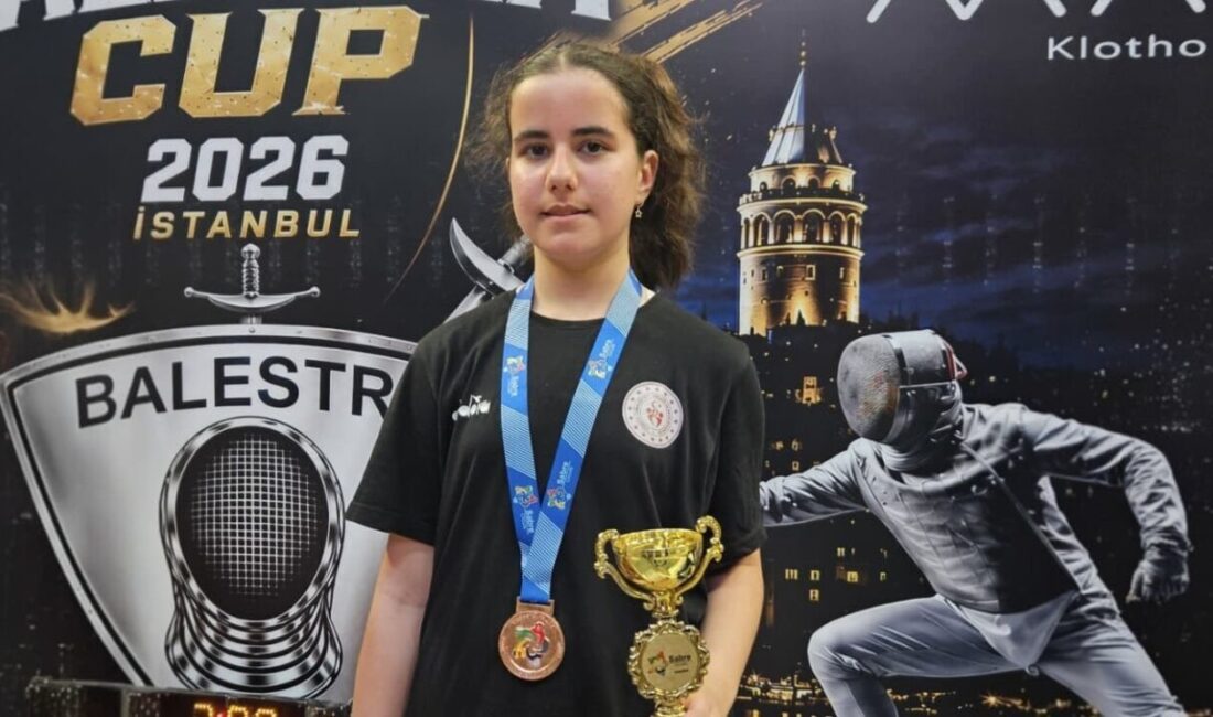 İstanbul’da düzenlenen Uluslararası Balestra Cup Eskrim Turnuvası’nda Eskişehirli sporcular büyük