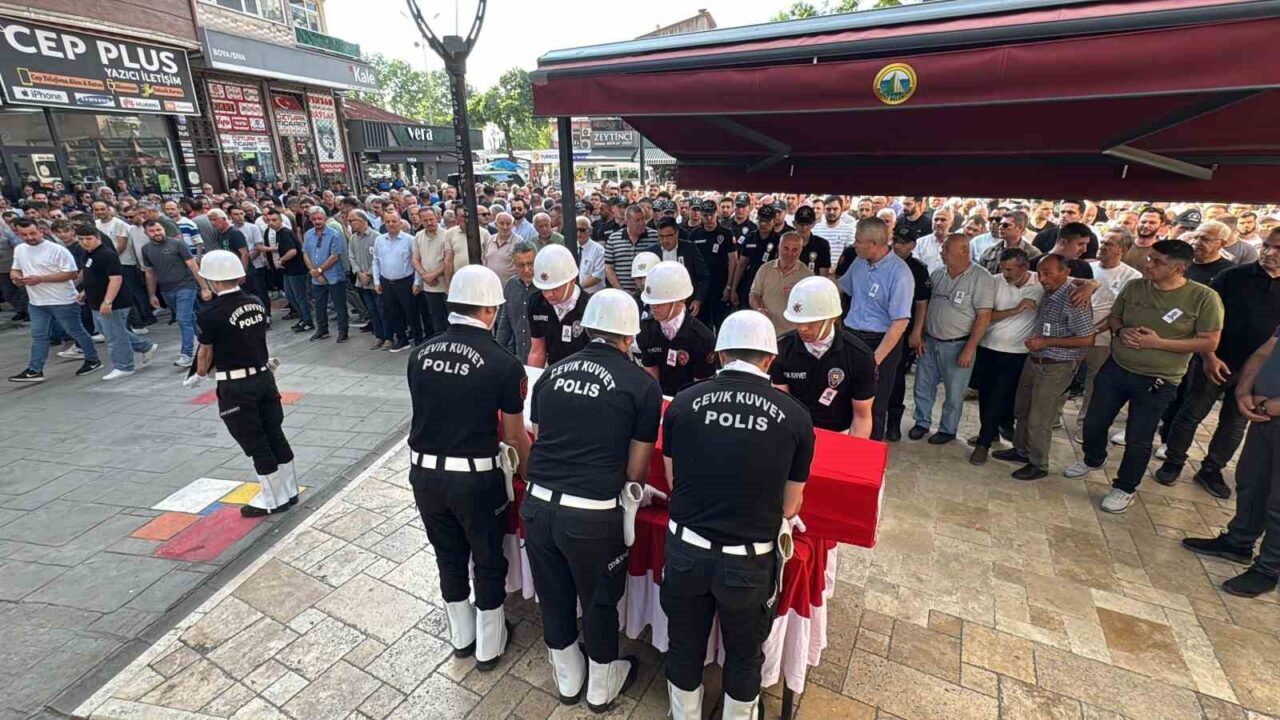 Düzce’de görev yapan 29 yaşındaki Polis Memuru Samet Özdemir, evinde