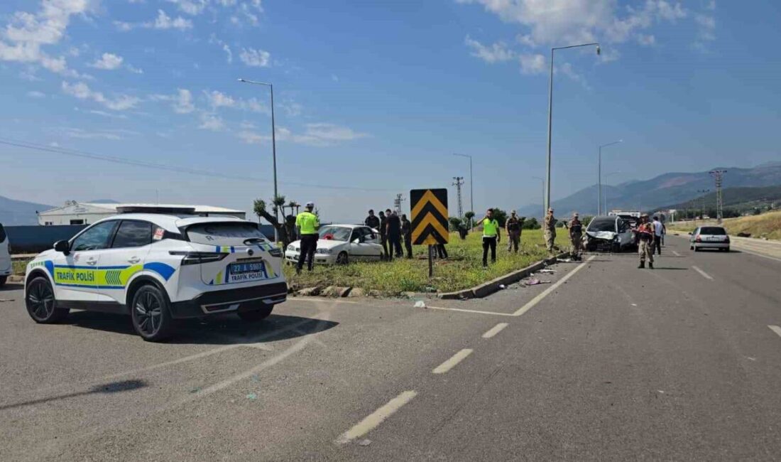 Gaziantep’in İslahiye ilçesinde 2 otomobilin çarpışması sonucu 1 kişi yaralandı.