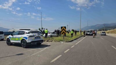 Gaziantep’in İslahiye ilçesinde 2 otomobilin çarpışması sonucu 1 kişi yaralandı.