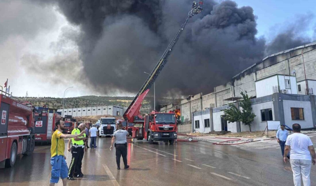 Gaziantep’te bir tekstil fabrikasında yangın çıktı. Kısa sürede büyüyen yangın