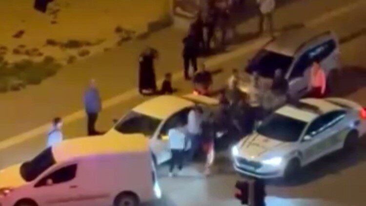 Gaziantep’te kaza sonrası 2 grup arasında trafikte başlayan tartışma kısa