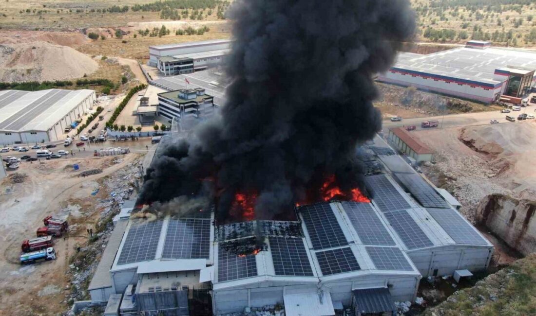 Gaziantep’te bir tekstil fabrikasında çıkan ve kısa sürede büyüyen yangına