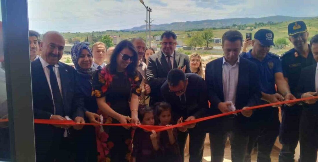 Adıyaman Gölbaşı Halk Eğitimi Merkezi tarafından düzenlenen yılsonu sergisi, Kaymakam