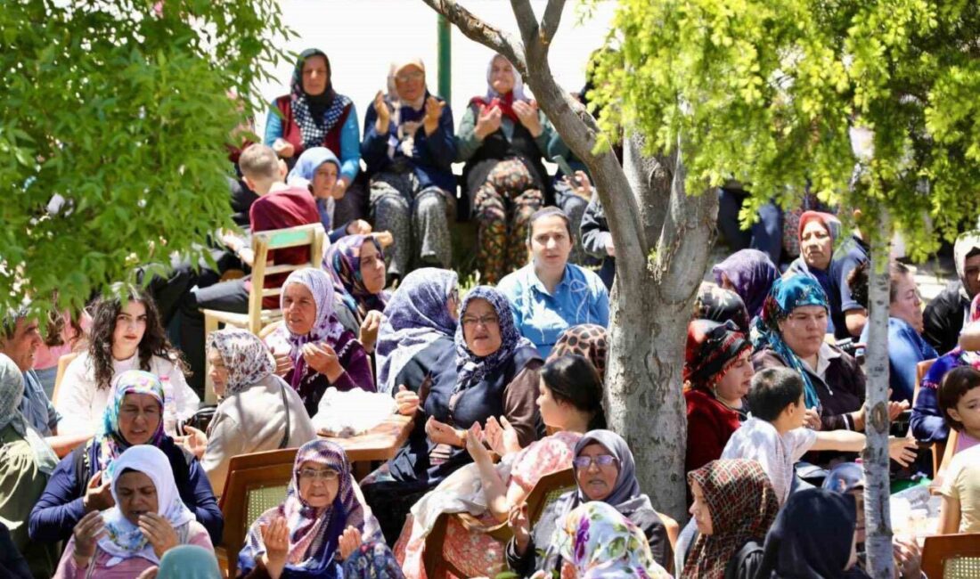 Niğde merkeze bağlı Güllüce Köyü’nde geleneksel olarak düzenlenen Gülbaba Anma