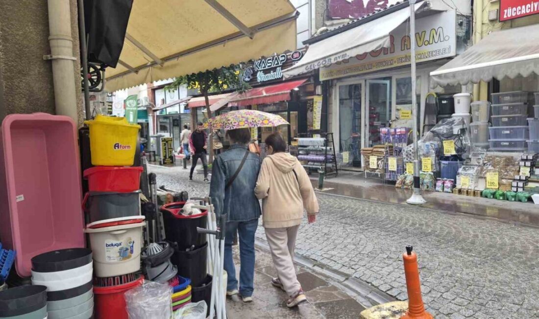 Eskişehir’de gün boyu etkisini gösteren sıcak havanın ardından akşam saatlerinde