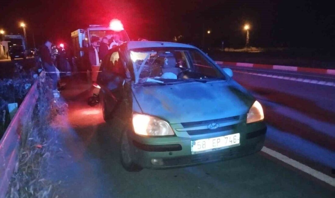 Sivas’ın Suşehri ilçesinde iki otomobilin kavşakta çarpışması sonucu meydana gelen