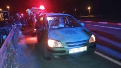 Sivas’ın Suşehri ilçesinde iki otomobilin kavşakta çarpışması sonucu meydana gelen
