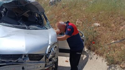 Adıyaman’ın Besni ilçesinde hafif ticari aracın takla atması sonucu 1