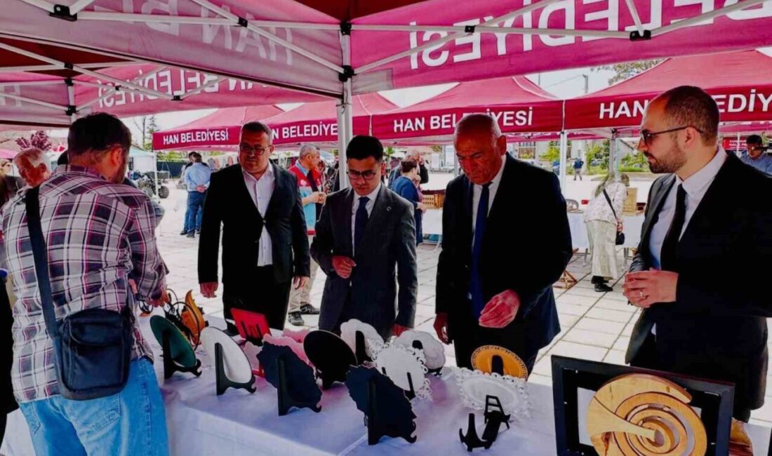 Eskişehir’in Han ilçesinde Halk Eğitimi Merkezi kursiyerlerinin eserleri sergilendi. İlçe