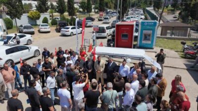 Hatay’ın İskenderun ilçesinde Belediye Başkanı Mehmet Dönmez, Numune Mahallesi B
