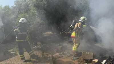 Hatay’ın Kırıkhan ilçesinde bir bahçede ve çadırda çıkan yangın, itfaiye