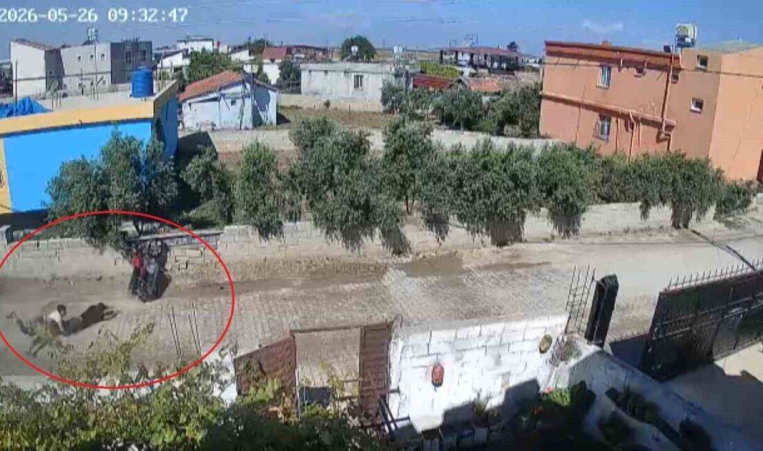 Hatay’ın Reyhanlı ilçesinde ön teker kaldırdıkları motosikletle bahçe duvarına çarpan