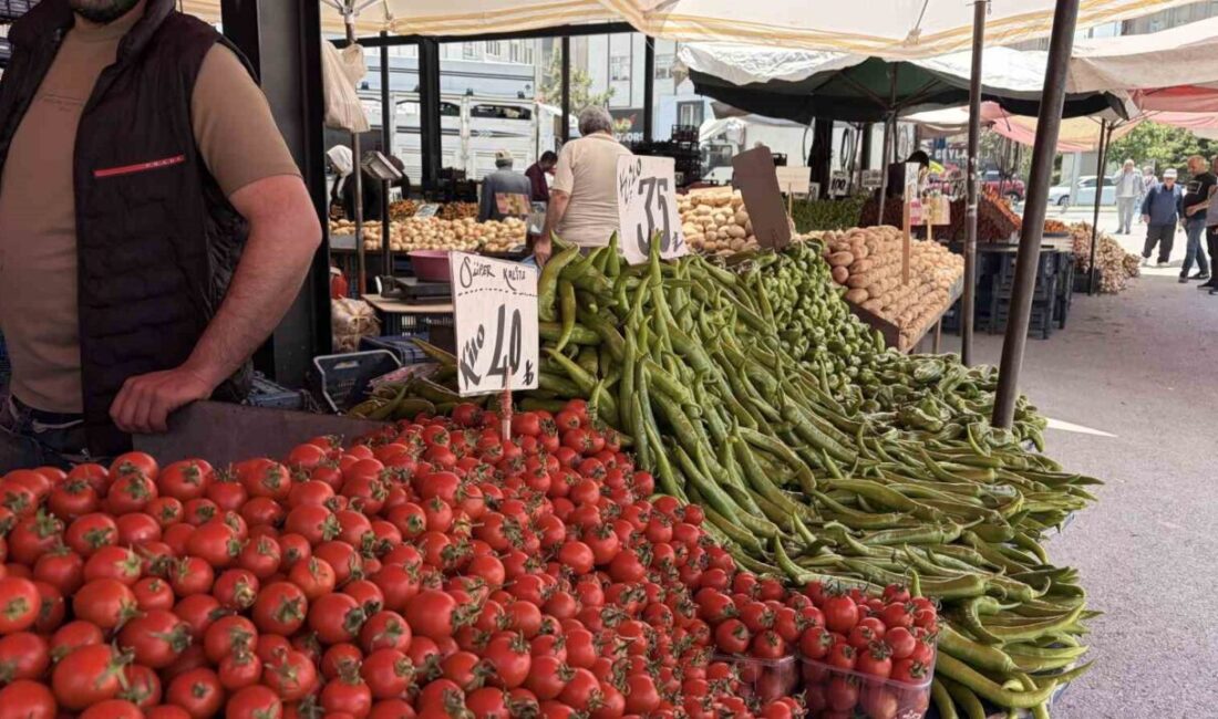 Kayseri’de havaların ısınmasıyla beraber semt pazarlarında sebze ve meyve fiyatları