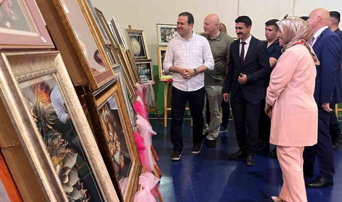 Tekirdağ’ın Hayrabolu ilçesinde Halk Eğitimi Merkezi Müdürlüğünce hazırlanan yıl sonu