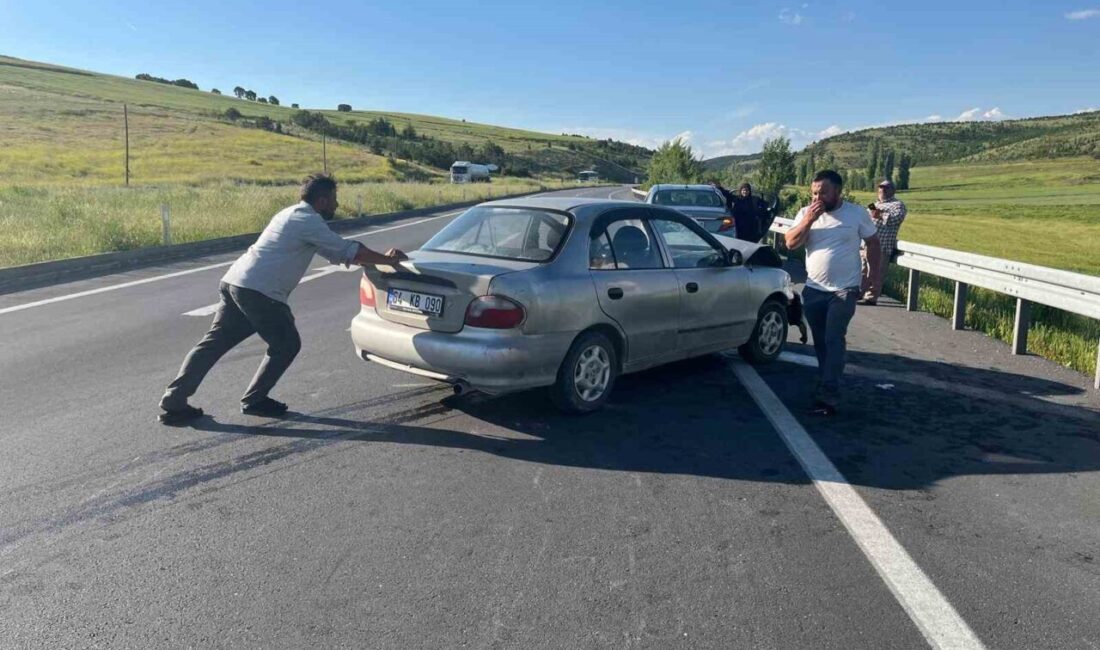 Afyonkarahisar’da iki aracın karıştığı trafik kazasında 2 kişi yaralandı. Kaza,