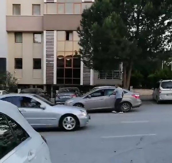 Denizli’de duran araçtaki eski sevgilisi ve kız kardeşine pompalı tüfekle