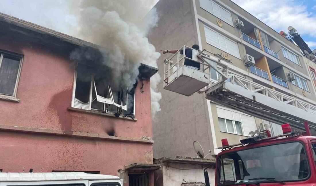 Antalya’nın Muratpaşa ilçesinde 2 katlı müstakil evde çıkan yangın mahallede