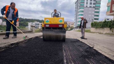 Samsun’un İlkadım ilçesinde belediye ekipleri, bozulmalar nedeniyle sürüş güvenliğini olumsuz