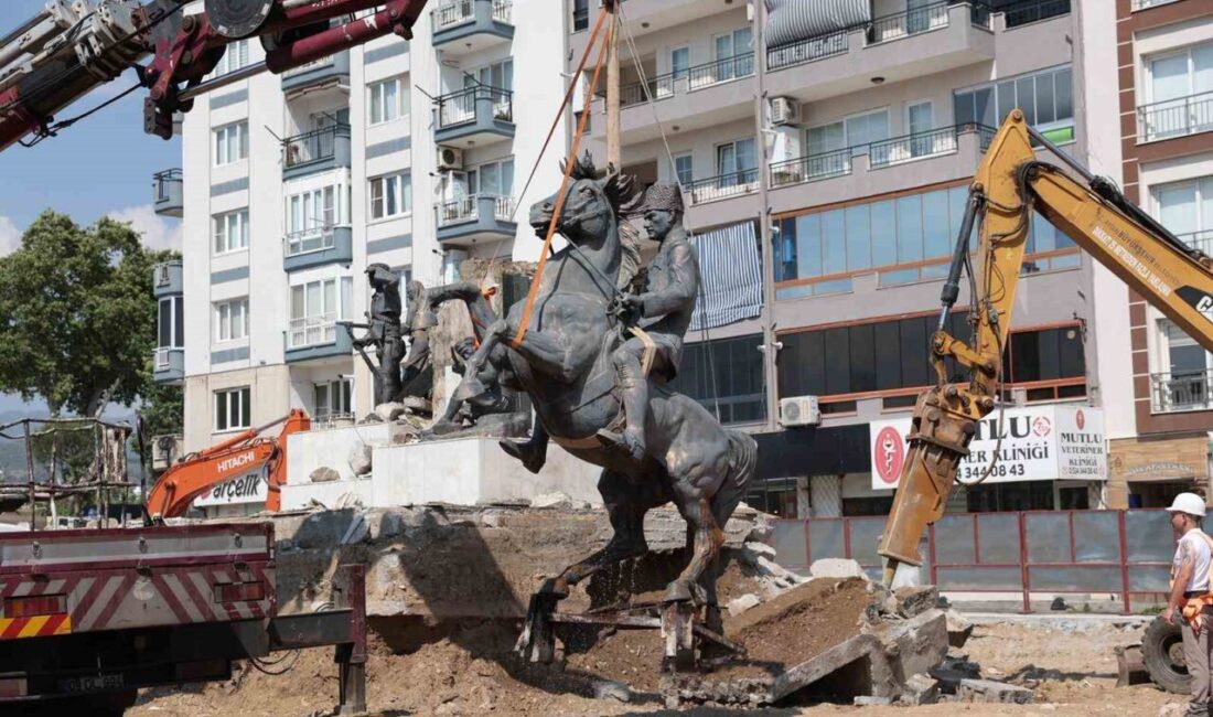 Aydın’ın İncirliova ilçesinde yürütülen Cumhuriyet Meydanı projesi kapsamında meydanda bulunan