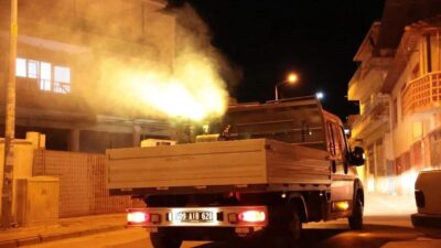 İncirliova Belediyesi ekipleri, vatandaşların sağlığını korumak amacıyla mahallelerde gece ilaçlama