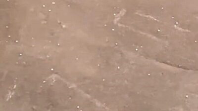 Bursa’nın İnegöl ilçesinde aniden bastıran ceviz büyüklüğündeki dolu ve sağanak