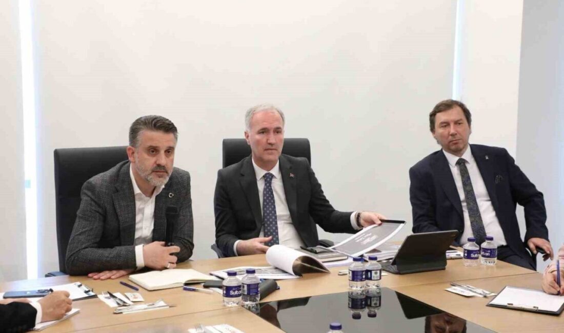 Bursa Büyükşehir Belediyesi Başkan Vekili Şahin Biba, Büyükşehir Belediyesi yöneticileriyle