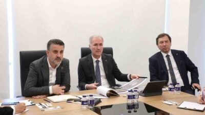 Bursa Büyükşehir Belediyesi Başkan Vekili Şahin Biba, Büyükşehir Belediyesi yöneticileriyle