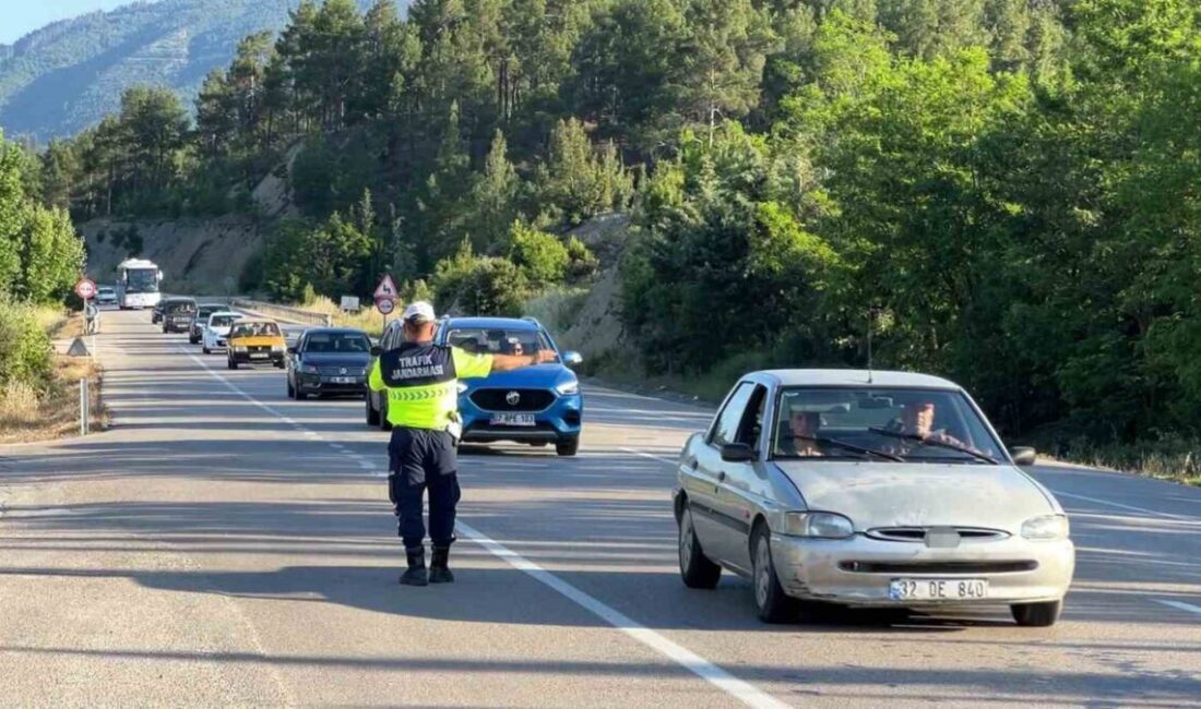 Burdur İl Jandarma Komutanlığı ekiplerince günde yaklaşık 18 bin aracın