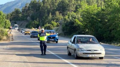 Burdur İl Jandarma Komutanlığı ekiplerince günde yaklaşık 18 bin aracın