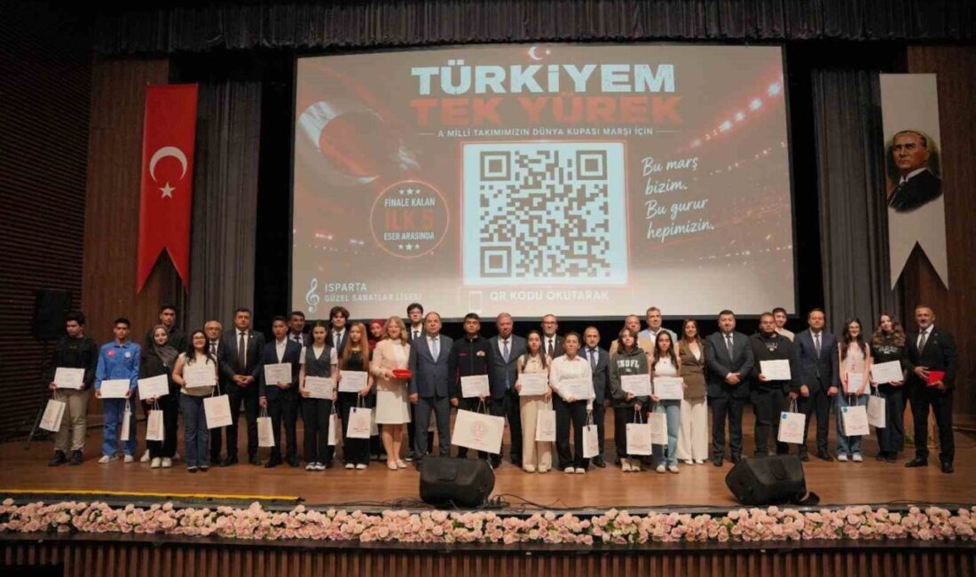 Isparta’da düzenlenen “Hayalimdeki Ben” CV Yarışması’nda dereceye giren öğrenciler, düzenlenen