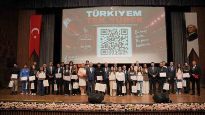Isparta’da düzenlenen “Hayalimdeki Ben” CV Yarışması’nda dereceye giren öğrenciler, düzenlenen