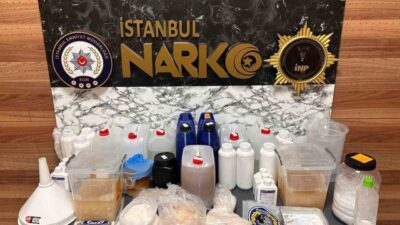 İstanbul’un Bayrampaşa ilçesinde bir eve düzenlenen operasyonda, 30 kilo katı