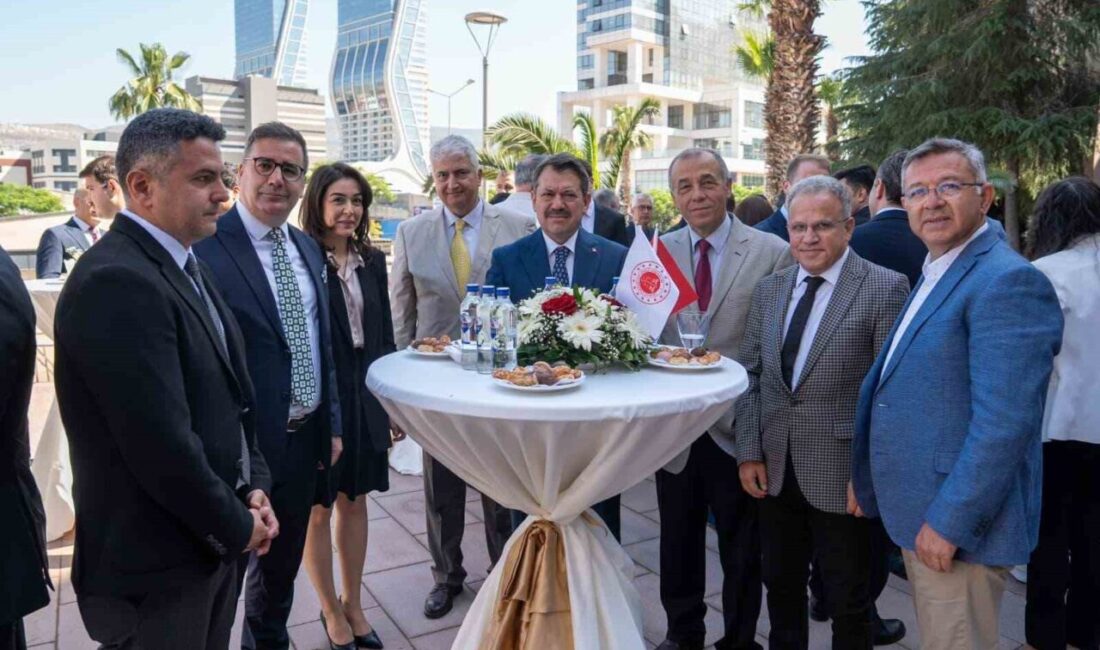 İzmir Adliyesi’nde geleneksel olarak düzenlenen bayramlaşma programı, yargı protokolü ve