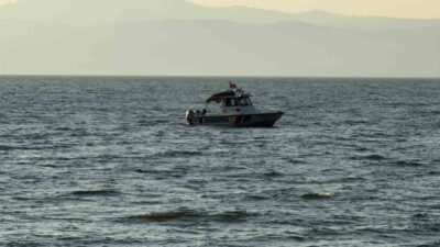 Bursa’da oğlu ile yüzmek için İznik Gölü’ne giren emekli polis