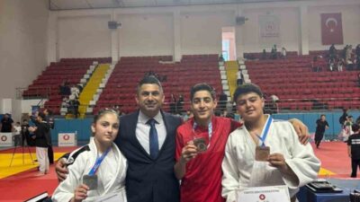 Sivaslı judocular Belinay Kavak, Yusuf Emir Yanık ve Yiğitalp Çakır,