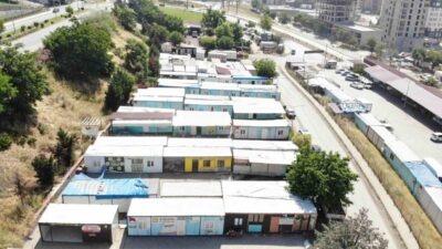 Kahramanmaraş’ta 6 Şubat depremlerinin ardından esnafların ticari faaliyetlerini sürdürebilmesi amacıyla