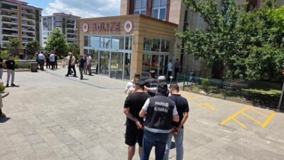 Kahramanmaraş’ta polis ekiplerince uyuşturucu madde ticareti yaptığı belirlenen şüphelilere yönelik