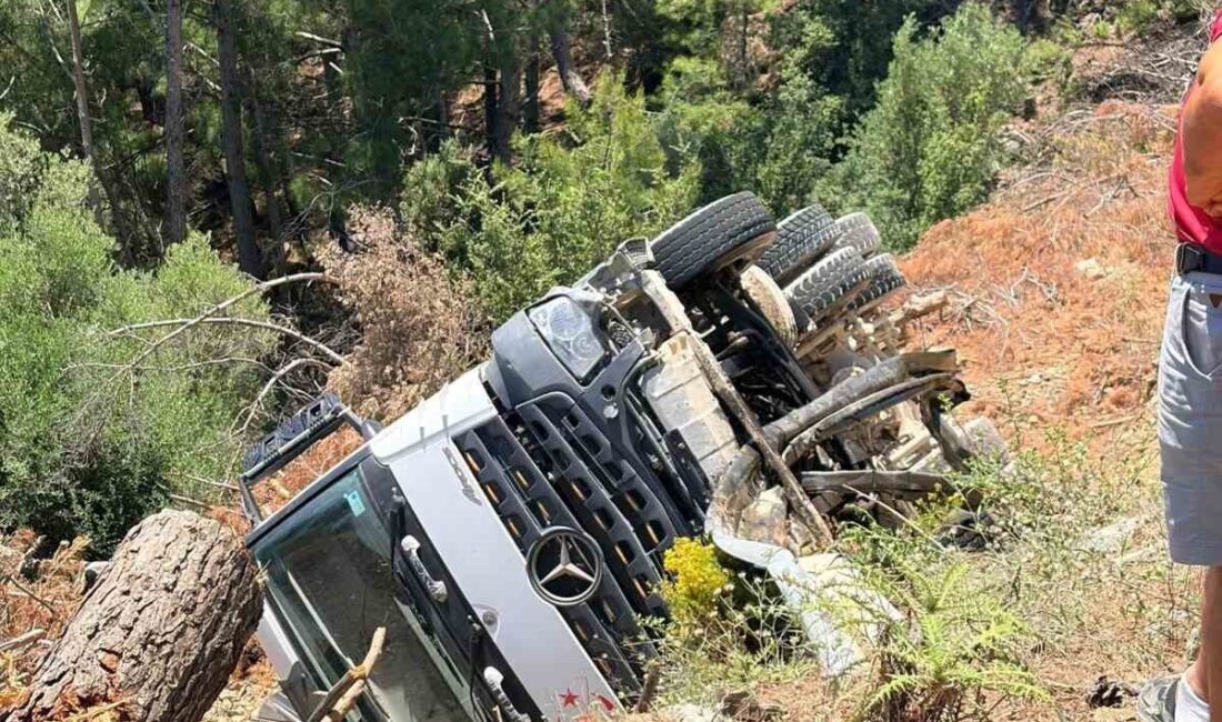 Muğla’nın Datça ilçesinde kamyonun uçuruma yuvarlanması sonucu meydana gelen trafik
