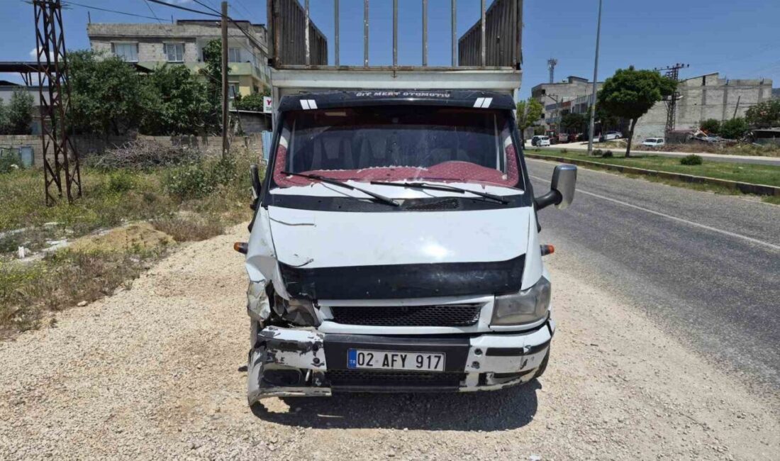 Gaziantep’in Yavuzeli ilçesinde kamyonet ile çarpışan motosikletin sürücüsü yaralandı. Kaza,