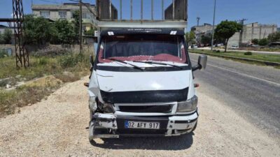 Gaziantep’in Yavuzeli ilçesinde kamyonet ile çarpışan motosikletin sürücüsü yaralandı. Kaza,