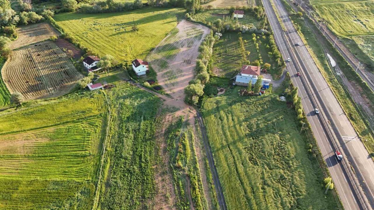 Kayseri’de 8 kilometre uzunluğu bulunan ve çıkışı olmayan kanaldan akan