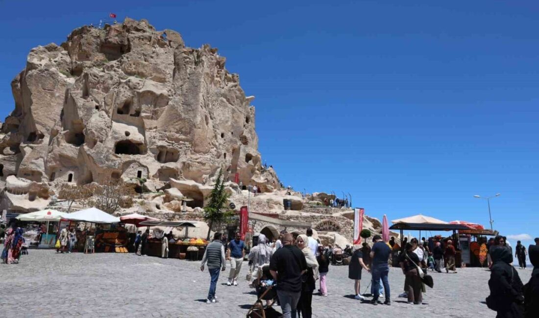 Kurban Bayramı tatilinde Kapadokya bölgesi yerli ve yabancı turistlerin akınına