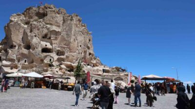Kurban Bayramı tatilinde Kapadokya bölgesi yerli ve yabancı turistlerin akınına