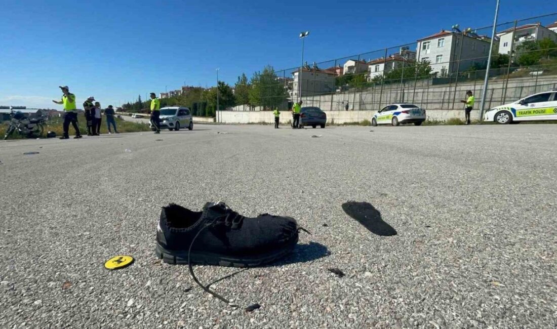Karaman’da otomobil ile çarpışan motosikletin sürücüsü kaldırıldığı hastanede hayatını kaybetti.